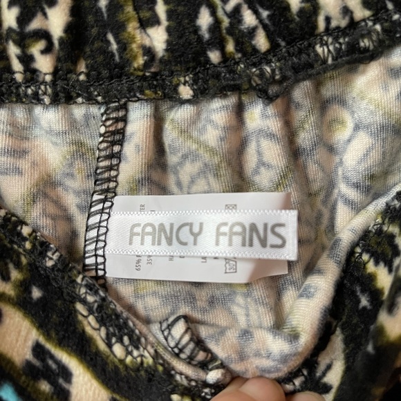 Super soft patterned velour NWT one size leggings - Picture 4 of 6